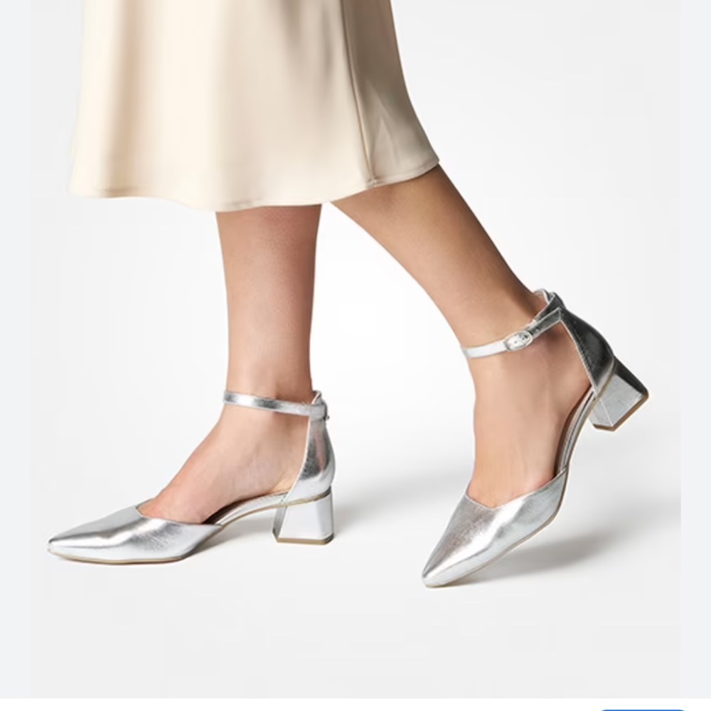 SALE! Closing out my closet. Paul Green Pumps in Silver